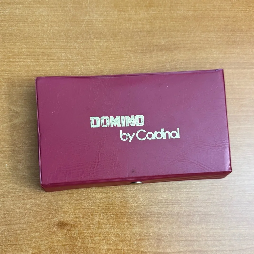 Domino‎ Set in Burgundy